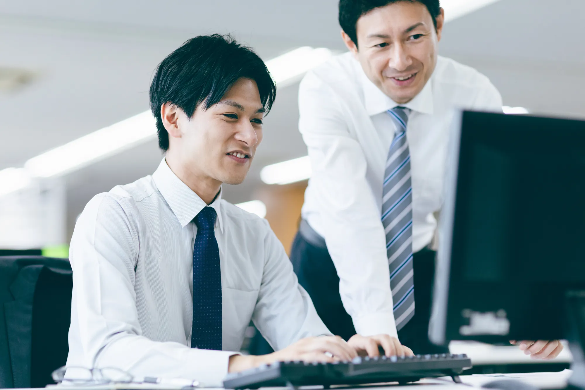 株式会社新日本ビジネスアソシエイツの案件『【神戸三宮・転勤なし】将来の管理職候補｜総務（車両管理担当）を探しています！』の画像